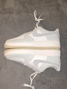 🩶🤍Nike Air Force 1 '07 Men's Low-Top Sneakers White and Lt Gray Size 13 🤍🩶